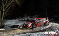 Ott Tänak, al volante del Hyundai i20 Coupé WRC, durante el Rally de Montecarlo 2021, puntuable para el Campeonato del Mundo de Rallies WRC.