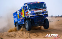 Anton Shibalov, al volante del Kamaz 43509, durante una etapa del Rally Dakar 2021.