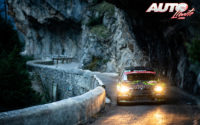 Johannes Keferböck, al volante del Skoda Fabia Rally2 Evo WRC 3, durante el Rally de Montecarlo 2021, puntuable para el Campeonato del Mundo de Rallies WRC 3.
