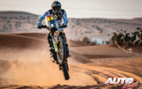 Pablo Quintanilla, a los mandos de su Husqvarna FR 450 Rally, durante una etapa del Rally Dakar 2021.