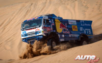 Andrey Karginov, al volante del Kamaz 43509, durante una etapa del Rally Dakar 2021.