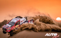 Nasser Al-Attiyah, al volante del Toyota Hilux V8 4x4, durante una etapa del Rally Dakar 2021.