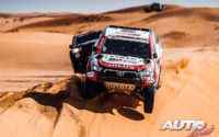 Shameer Variawa, al volante del Toyota Hilux V8 4x4, durante una etapa del Rally Dakar 2021.