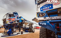 Asistencias del equipo Kamaz durante una etapa del Rally Dakar 2021.