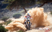 Mohammed Jaffar, a los mandos de su KTM 450 Rally Replica, durante una etapa del Rally Dakar 2021.