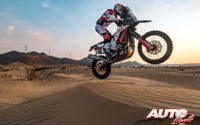 Santosh Chunchunguppe Shivashankar, a los mandos de su Hero 450 Rally, durante una etapa del Rally Dakar 2021.