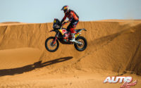 Toby Price, a los mandos de su KTM 450 Factory, durante una etapa del Rally Dakar 2021.