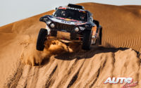 Carlos Sainz, al volante del MINI John Cooper Works Buggy, durante una etapa del Rally Dakar 2021.