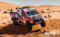 Nasser Al-Attiyah, al volante del Toyota Hilux V8 4x4, durante una etapa del Rally Dakar 2021.