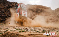 Henk Lategan, al volante del Toyota Hilux V8 4x4, durante una etapa del Rally Dakar 2021.