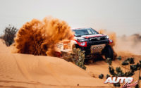 Henk Lategan, al volante del Toyota Hilux V8 4x4, durante una etapa del Rally Dakar 2021.