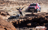 Nasser Al-Attiyah, al volante del Toyota Hilux V8 4x4, durante una etapa del Rally Dakar 2021.