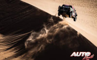 Yazeed Al Rajhi, al volante del Toyota Hilux V8 4x4, durante una etapa del Rally Dakar 2021.
