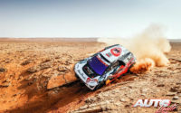 Cyril Despres, al volante del Peugeot 3008 DKR Buggy, durante una etapa del Rally Dakar 2021.