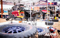 Asistencia del equipo X-Raid MINI JCW durante una etapa del Rally Dakar 2021.