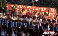 Pocos meses después de la muerte de Gilles Villeneuve en Zolder, los "tifosi" recordaban a Gilles Villeneuve durante el GP de Italia 1982, disputado en el circuito de Monza.