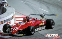 Gilles Villeneuve, al volante de su Ferrari 126 C2, durante el GP de EEUU Oeste 1982, disputado en el circuito urbano de Long Beach. Durante la carrera, los monoplazas de Ferrari montaron un alerón trasero doble que les costó la exclusión al finalizar la carrera.
