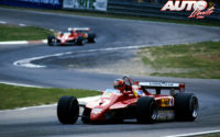 Gilles Villeneuve (27) y Didier Pironi (28), al volante de sus Ferrari 126 C2, durante el GP de San Marino 1982, disputado en el Autódromo Dino Ferrari de Imola.