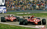 Gilles Villeneuve (27) y Didier Pironi (28), al volante de sus Ferrari 126 C2, durante el GP de San Marino 1982, disputado en el Autódromo Dino Ferrari de Imola.