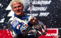 Jacques Villeneuve celebrando la victoria en el GP de Hungría 1997, disputado en el circuito de Hungaroring. El hijo de Gilles Villeneuve se proclamó Campeón del Mundo de Fórmula 1 en 1997.
