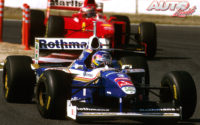 Jacques Villeneuve, hijo de Gilles Villeneuve, se proclamó Campeón del Mundo de Fórmula 1 en 1997, al volante del Williams-Renault FW19.