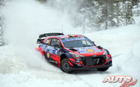 Thierry Neuville, al volante del Hyundai i20 Coupé WRC, durante el Rally Ártico de Finlandia 2021, puntuable para el Campeonato del Mundo de Rallies WRC.