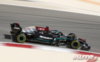 Lewis Hamilton, al volante del Mercedes-AMG W12 E Performance, durante los test de pretemporada realizados en el Circuito Sakhir de Barhéin.