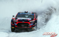 Pierre-Louis Loubet, al volante del Hyundai i20 Coupé WRC, durante el Rally Ártico de Finlandia 2021, puntuable para el Campeonato del Mundo de Rallies WRC.