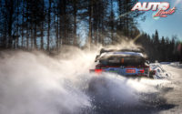 Oliver Solberg, al volante del Hyundai i20 Coupé WRC, durante el Rally Ártico de Finlandia 2021, puntuable para el Campeonato del Mundo de Rallies WRC.