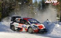 Kalle Rovanperä, al volante del Toyota Yaris WRC, durante el Rally Ártico de Finlandia 2021, puntuable para el Campeonato del Mundo de Rallies WRC.