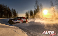 Sébastien Ogier, al volante del Toyota Yaris WRC, durante el Rally Ártico de Finlandia 2021, puntuable para el Campeonato del Mundo de Rallies WRC.