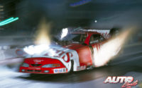 Whit Bazemore, al volante del Ford Mustang Funny Car, durante una prueba del NHRA Winternationals 1998, disputada en el Auto Club Raceway de Pomona (California - EEUU).