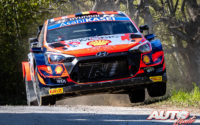 Thierry Neuville, al volante del Hyundai i20 Coupé WRC, durante el Rally de Croacia 2021, puntuable para el Campeonato del Mundo de Rallies WRC.