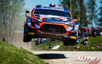 Pierre-Louis Loubet, al volante del Hyundai i20 Coupé WRC, durante el Rally de Croacia 2021, puntuable para el Campeonato del Mundo de Rallies WRC.