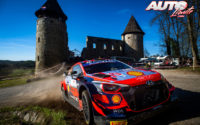 Thierry Neuville, al volante del Hyundai i20 Coupé WRC, durante el Rally de Croacia 2021, puntuable para el Campeonato del Mundo de Rallies WRC.