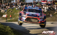 Pierre-Louis Loubet, al volante del Hyundai i20 Coupé WRC, durante el Rally de Croacia 2021, puntuable para el Campeonato del Mundo de Rallies WRC.