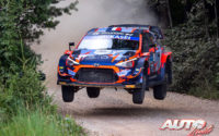 Pierre-Louis Loubet, al volante del Hyundai i20 Coupé WRC, durante el Rally de Estonia 2021, puntuable para el Campeonato del Mundo de Rallies WRC.