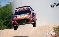 Thierry Neuville, al volante del Hyundai i20 Coupé WRC, durante el Rally de Estonia 2021, puntuable para el Campeonato del Mundo de Rallies WRC.