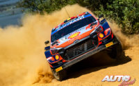 Thierry Neuville, al volante del Hyundai i20 Coupé WRC, durante el Rally Safari de Kenia 2021, puntuable para el Campeonato del Mundo de Rallies WRC.