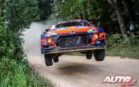 Craig Breen, al volante del Hyundai i20 Coupé WRC, durante el Rally de Estonia 2021, puntuable para el Campeonato del Mundo de Rallies WRC.