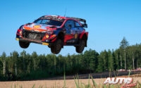 Ott Tänak, al volante del Hyundai i20 Coupé WRC, durante el Rally de Estonia 2021, puntuable para el Campeonato del Mundo de Rallies WRC.