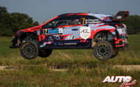 Pierre-Louis Loubet, al volante del Hyundai i20 Coupé WRC, durante el Rally de Estonia 2021, puntuable para el Campeonato del Mundo de Rallies WRC.