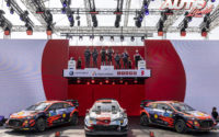 Kalle Rovanperä (Toyota), Craig Breen (Hyundai) y Thierry Neuville (Hyundai) ocupaban los tres puestos del podio en el Rally de Estonia 2021, puntuable para el Campeonato del Mundo de Rallies WRC.