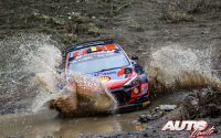 Thierry Neuville, al volante del Hyundai i20 Coupé WRC, durante el Rally de Grecia 2021, puntuable para el Campeonato del Mundo de Rallies WRC.