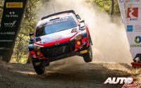 Thierry Neuville, al volante del Hyundai i20 Coupé WRC, durante el Rally de Grecia 2021, puntuable para el Campeonato del Mundo de Rallies WRC.