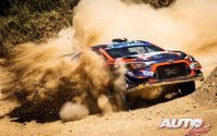 Pierre-Louis Loubet, al volante del Hyundai i20 Coupé WRC, durante el Rally de Grecia 2021, puntuable para el Campeonato del Mundo de Rallies WRC.
