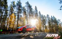Jari Huttunen, al volante del Hyundai i20 N Rally2 WRC 2, durante el Rally de Finlandia 2021, puntuable para el Campeonato del Mundo de Rallies WRC 2.