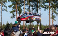Jari Huttunen, al volante del Hyundai i20 N Rally2 WRC 2, durante el Rally de Finlandia 2021, puntuable para el Campeonato del Mundo de Rallies WRC 2.