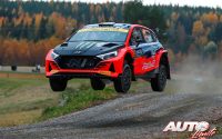 Oliver Solberg, al volante del Hyundai i20 N Rally2 WRC 2, durante el Rally de Finlandia 2021, puntuable para el Campeonato del Mundo de Rallies WRC 2.