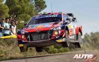 Thierry Neuville, al volante del Hyundai i20 Coupé WRC, obtenía la victoria en el Rally de España 2021, puntuable para el Campeonato del Mundo de Rallies WRC.